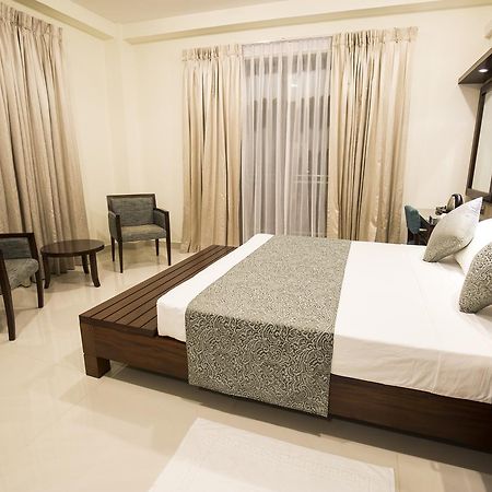 Grand 7 Hotel -Kesbewa Piliyandala Extérieur photo