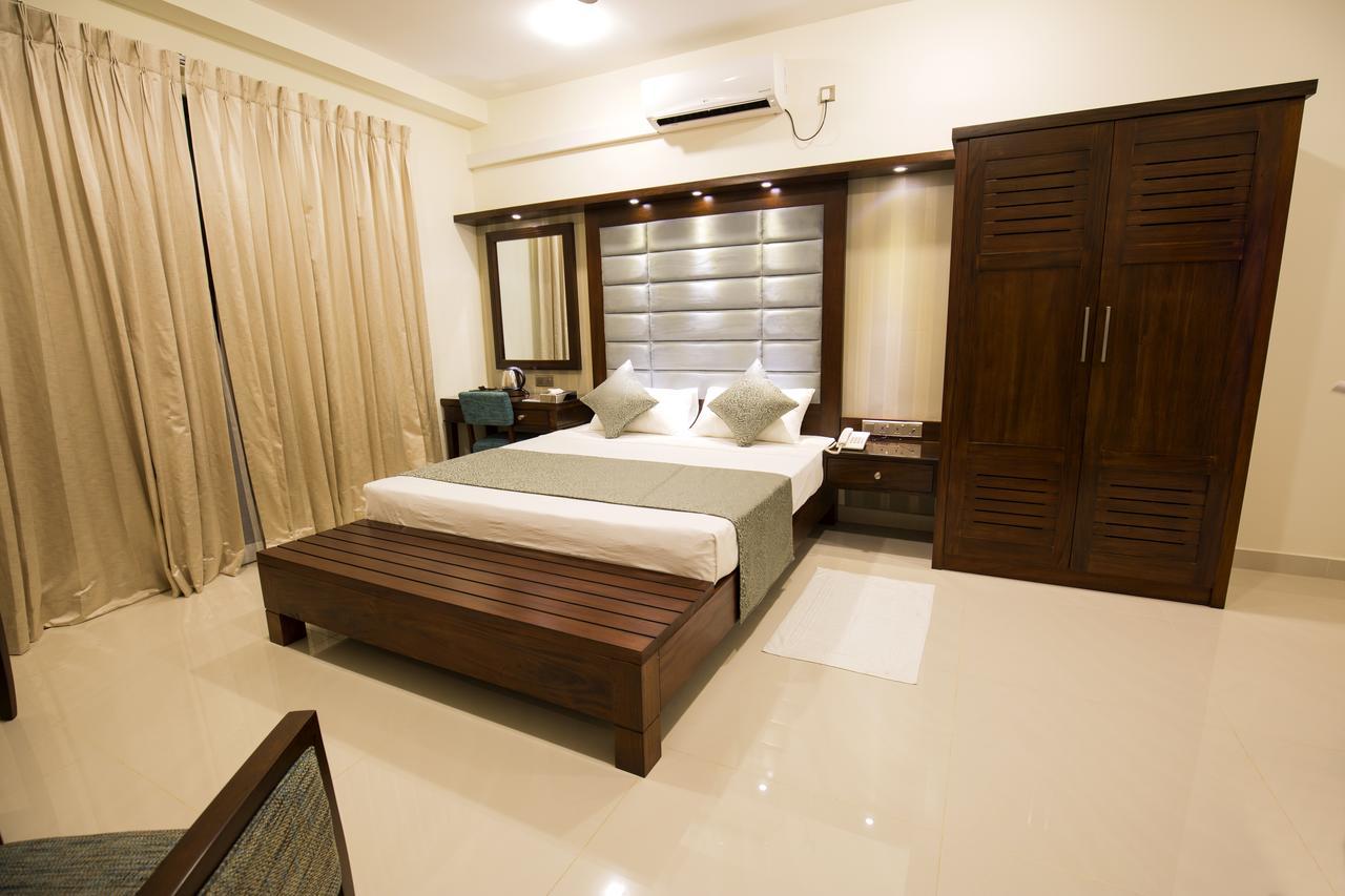 Grand 7 Hotel -Kesbewa Piliyandala Extérieur photo