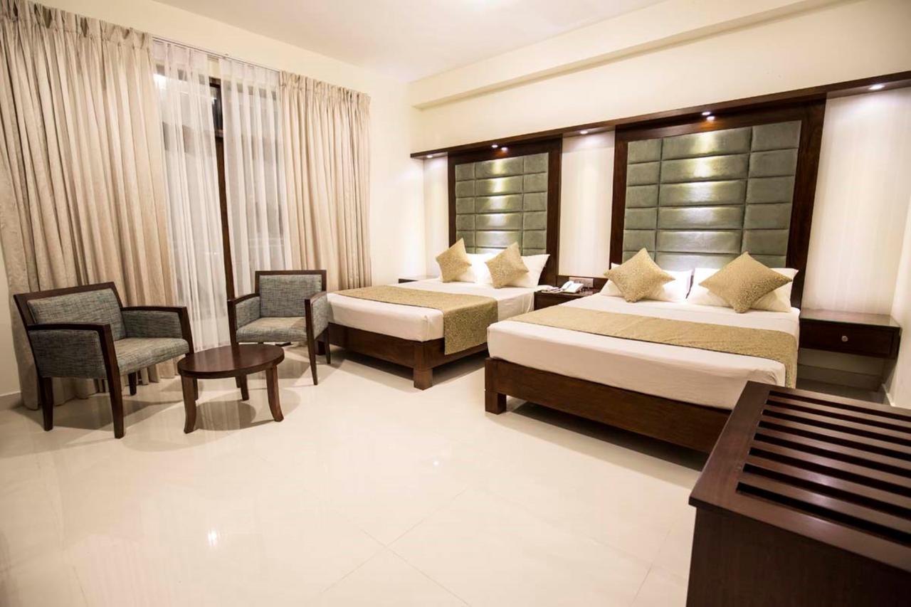 Grand 7 Hotel -Kesbewa Piliyandala Extérieur photo